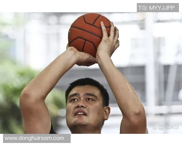 姚明与水手的奇妙冒险:篮球巨星的水上乐趣与挑战 姚明与水手的奇妙冒险:篮球巨星的水上乐趣与挑战