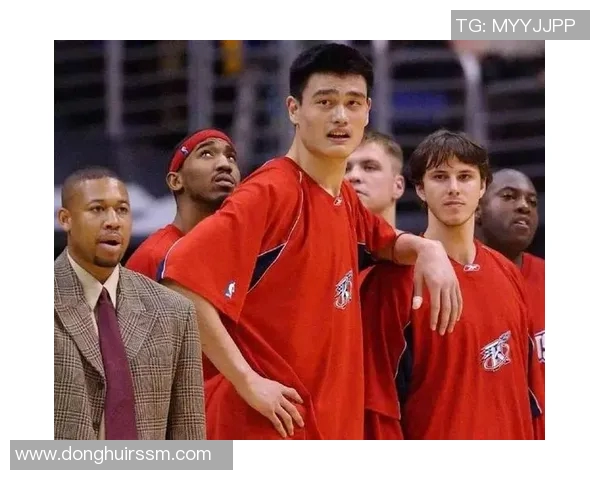 青涩姚明的成长之路与篮球梦想的追寻