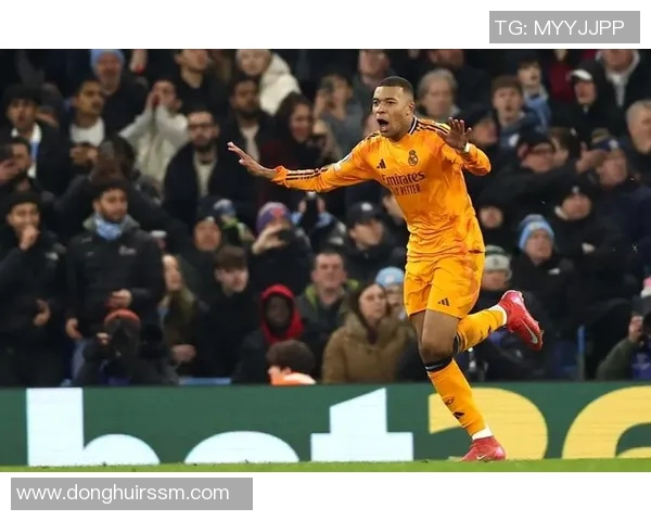 足球明星背影照片展现无与伦比的霸气与风采引发球迷热议 足球明星背影照片展现无与伦比的霸气与风采引发球迷热议