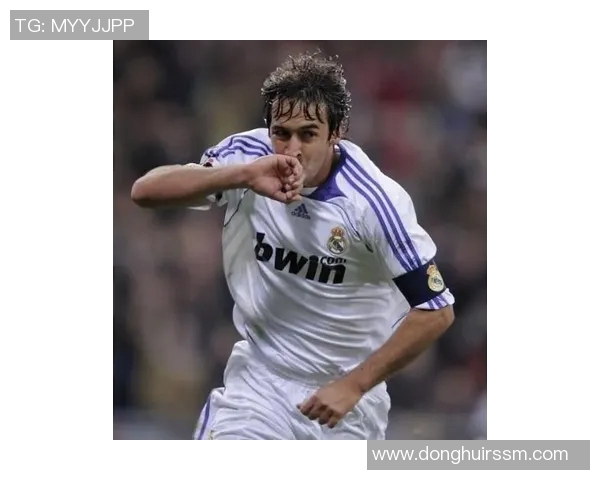 被封存的足球明星背后的故事与荣耀重现